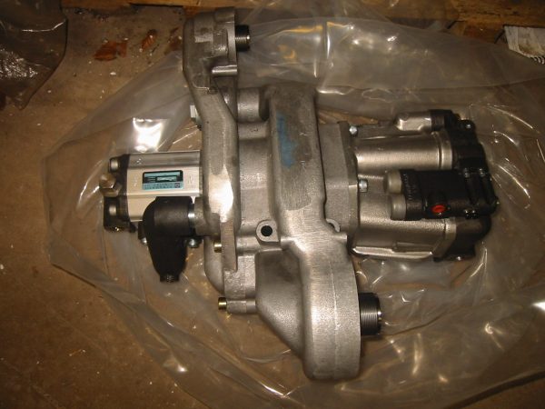 NEW HOLLAND 60 SERIES TRIPLE PUMP - GP-82013741NH