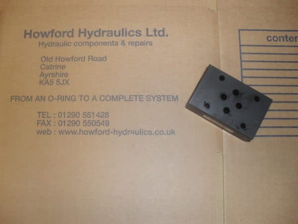 CETOP 3 TAPPING SANDWICH PLATE A&B SIDE PORTS 1/4 BSP